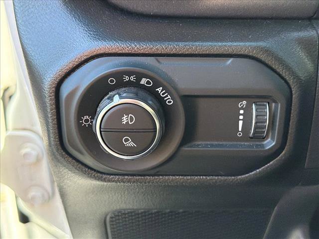 Used 2023 Jeep Gladiator Mojave AWD/4WD image 11