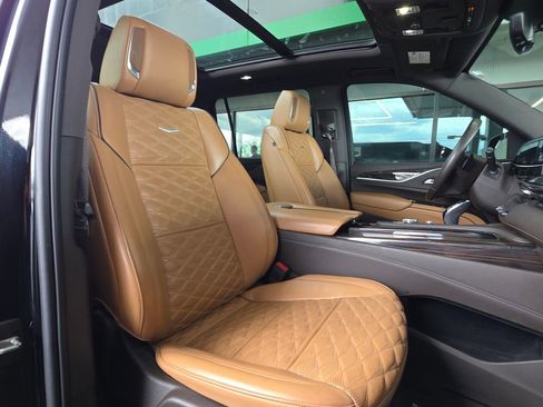 Used 2022 Cadillac Escalade ESV Sport w/ Touring Package image 28