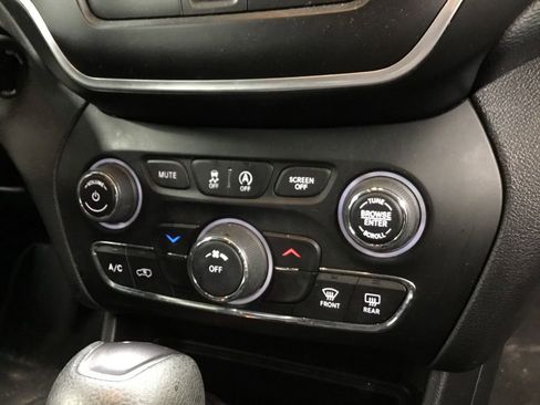 Used 2020 Jeep Cherokee Latitude image 16