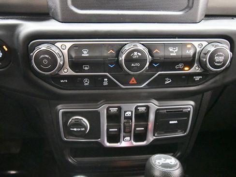 Used 2018 Jeep Wrangler Unlimited Sport S AWD/4WD image 24