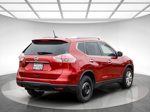 Used 2016 Nissan Rogue SV image 3