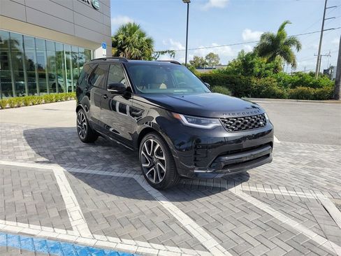 New 2025 Land Rover Discovery Dynamic SE image 7