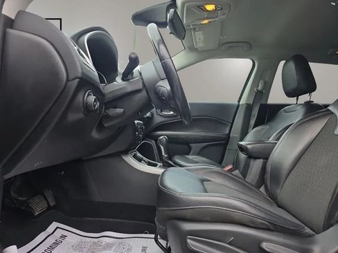 Used 2019 Jeep Compass Latitude AWD/4WD image 9