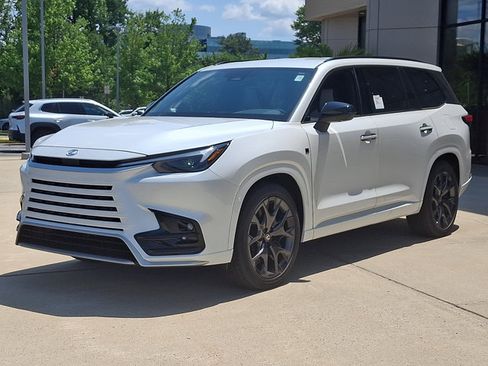New 2026 Lexus TX 500h AWD image 2
