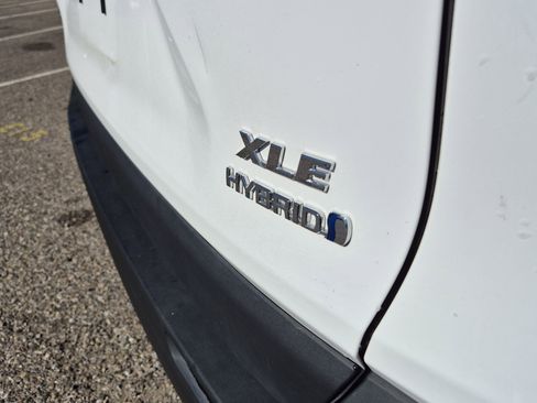 Used 2021 Toyota RAV4 XLE w/ Convenience Package AWD/4WD image 21