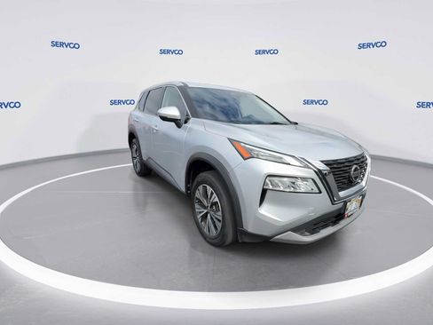 Used 2021 Nissan Rogue SV FWD image 2