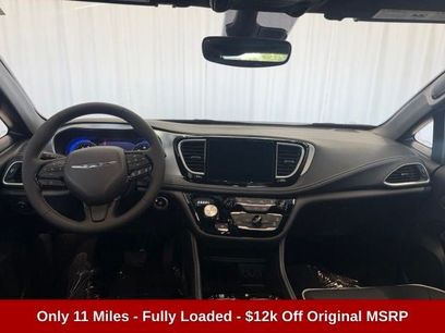 Used 2025 Chrysler Pacifica Limited