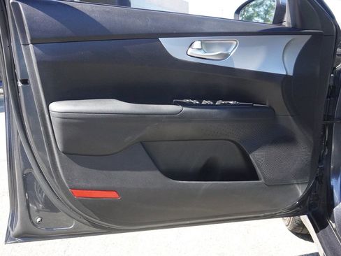 Used 2023 Kia Forte LXS w/ LXS Technology Package image 18