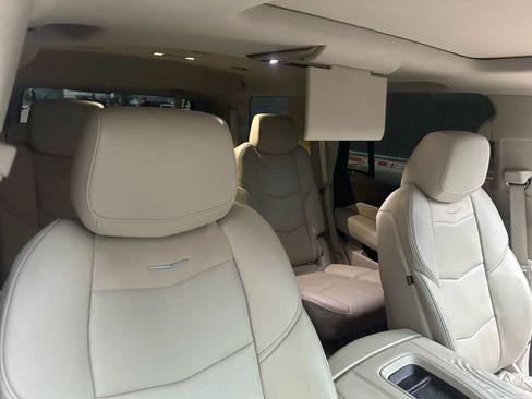 Used 2016 Cadillac Escalade Luxury image 30