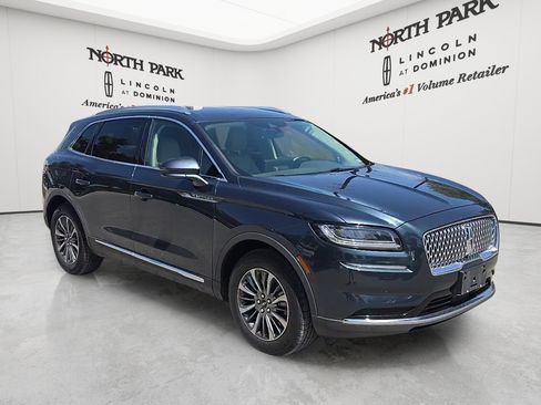 Used 2022 Lincoln Nautilus FWD w/ Premium Package image 7