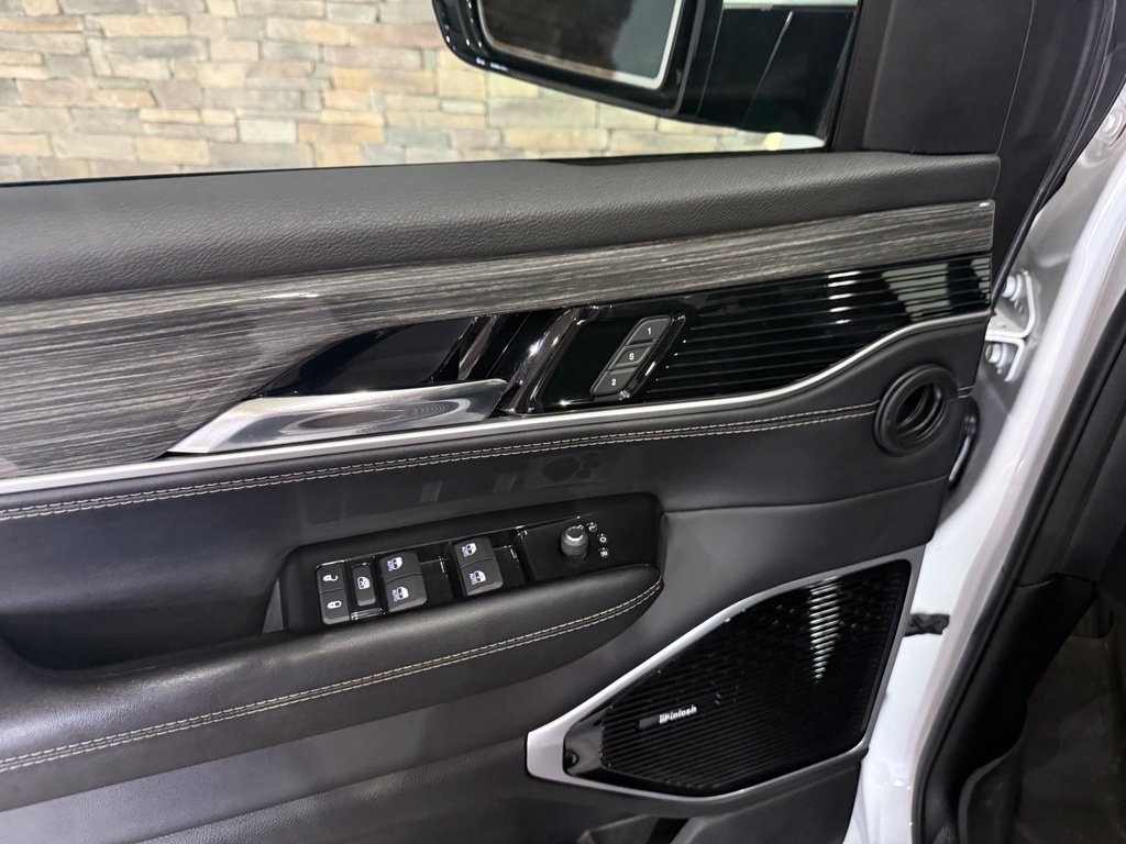 Used 2022 Jeep Wagoneer Series III w/ Premium Group I AWD/4WD image 10