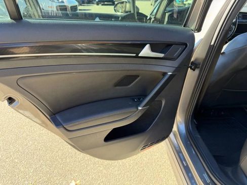 Used 2016 Volkswagen Golf R 4-Door image 16