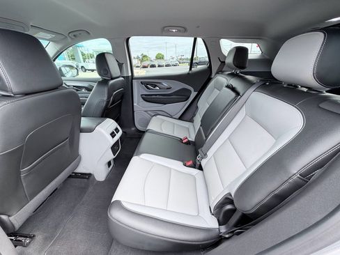 Used 2024 GMC Terrain SLT w/ Tech Package FWD image 28