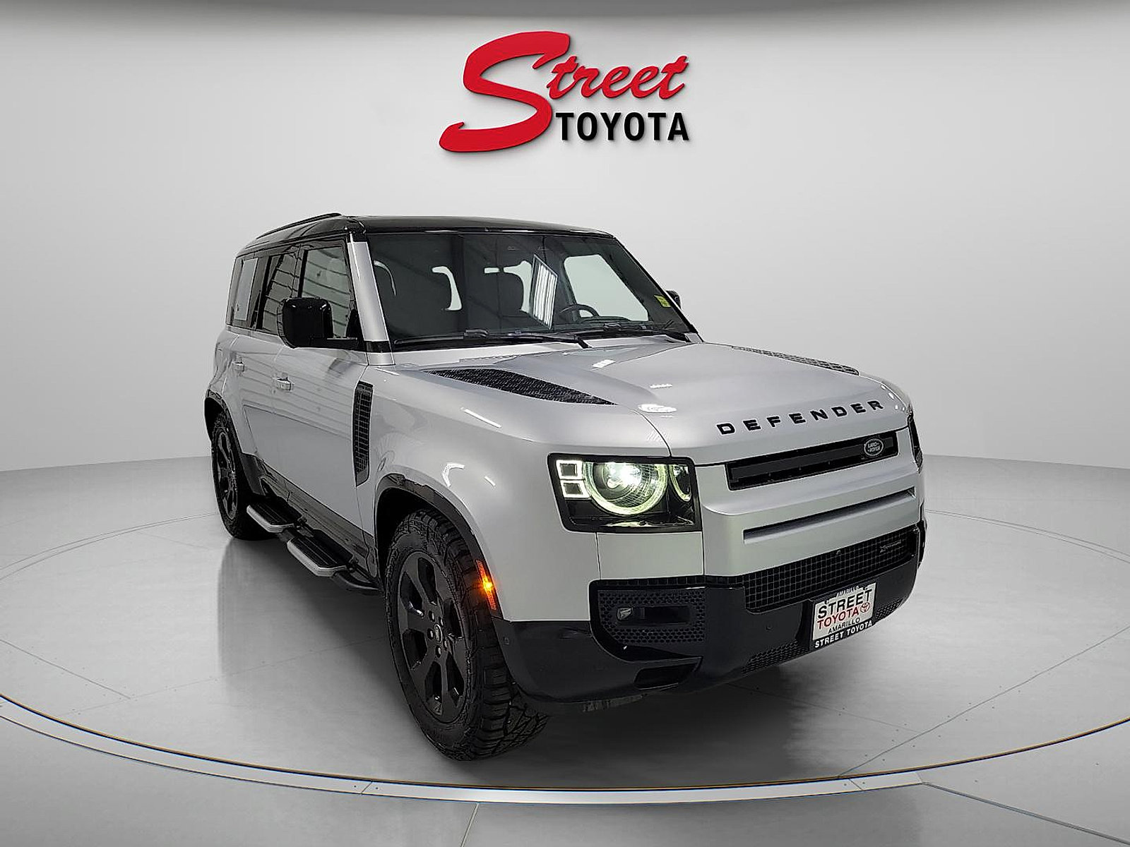 Used 2023 Land Rover Defender 110 X-Dynamic SE AWD/4WD image 5