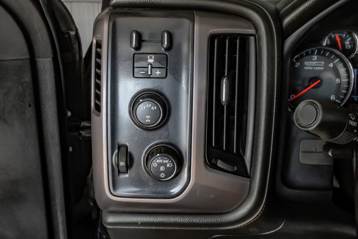 Used 2017 GMC Sierra 2500 SLT w/ All Terrain HD Package AWD/4WD image 28