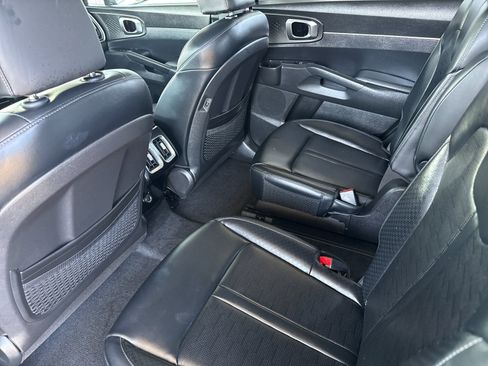 Certified 2025 Kia Sorento EX AWD/4WD image 11
