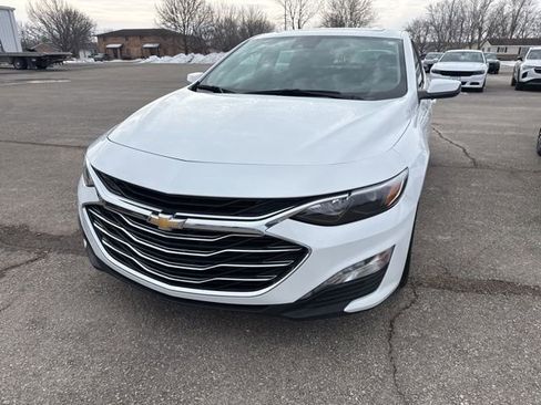 Used 2024 Chevrolet Malibu LT image 3