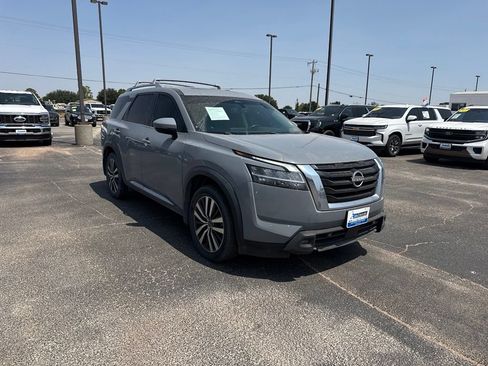 Used 2022 Nissan Pathfinder Platinum w/ Cargo Package FWD image 2