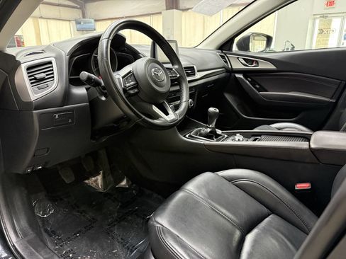 Used 2018 MAZDA MAZDA3 Touring FWD image 19