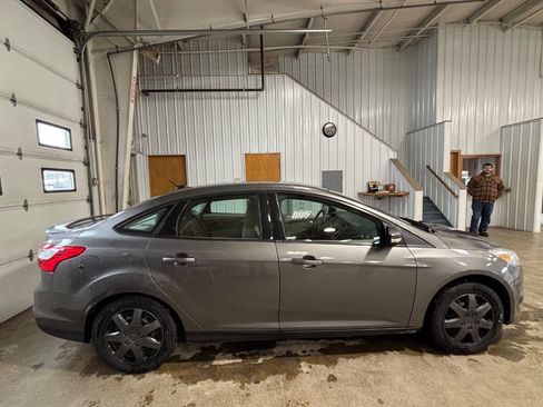 Used 2014 Ford Focus SE image 4