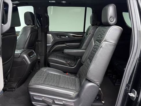 Used 2021 Cadillac Escalade ESV Sport Platinum RWD image 17