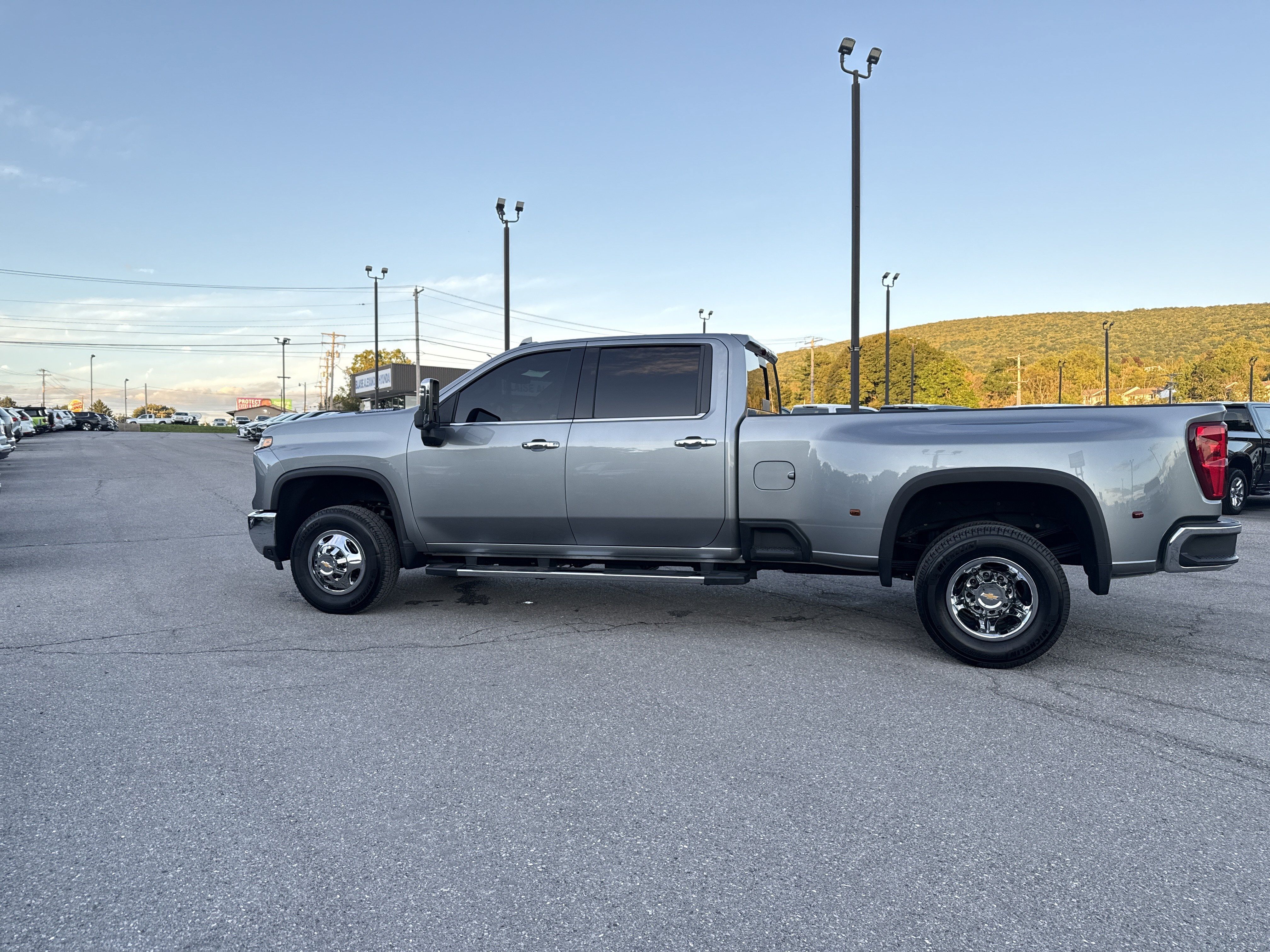 Used 2025 Chevrolet Silverado 3500 LTZ w/ LTZ Convenience Package AWD/4WD image 7