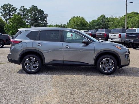 Used 2026 Nissan Rogue SV FWD image 7
