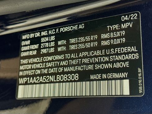 Certified 2022 Porsche Macan image 33