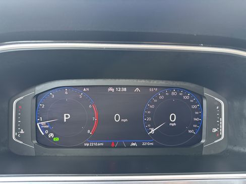 Certified 2025 Volkswagen Taos SEL w/ Black Wheel Plus Package image 17