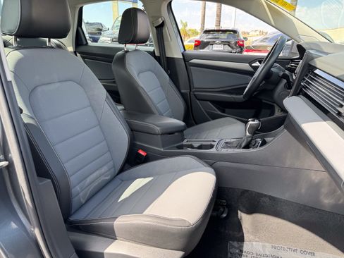 Used 2025 Volkswagen Jetta SE w/ Sunroof Package FWD image 36