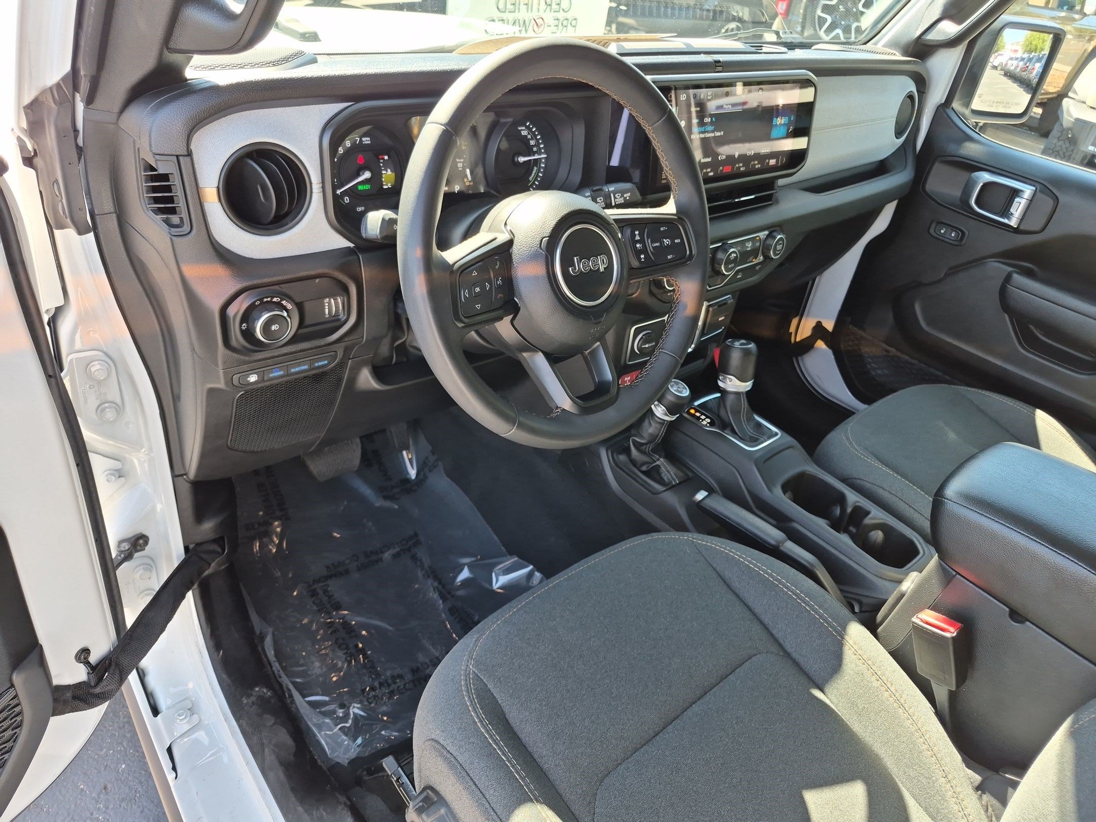 Used 2024 Jeep Wrangler Unlimited AWD/4WD image 14