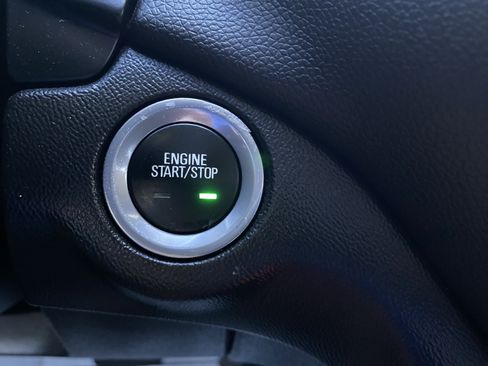 Used 2018 Chevrolet Equinox LT FWD image 25