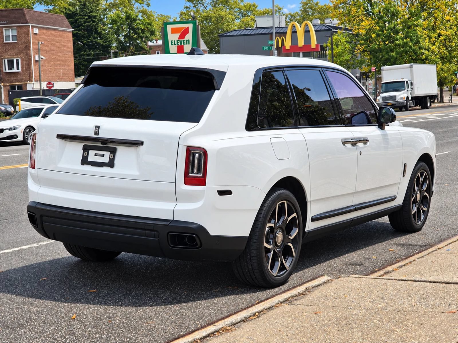 Used 2020 Rolls-Royce Cullinan Black Badge AWD/4WD image 8