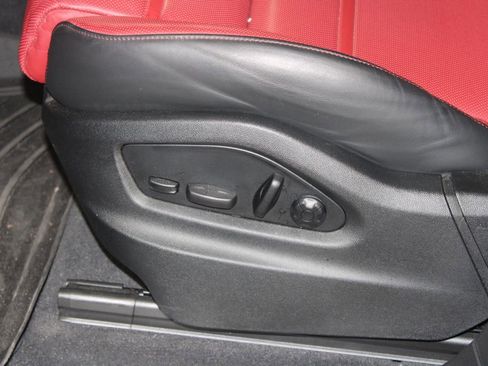 Used 2024 Porsche Cayenne image 16