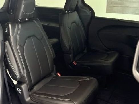 New 2027 Chrysler Pacifica Select AWD/4WD image 27