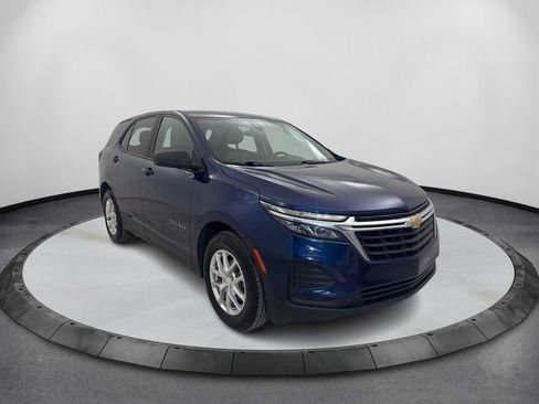 Used 2022 Chevrolet Equinox LS image 3