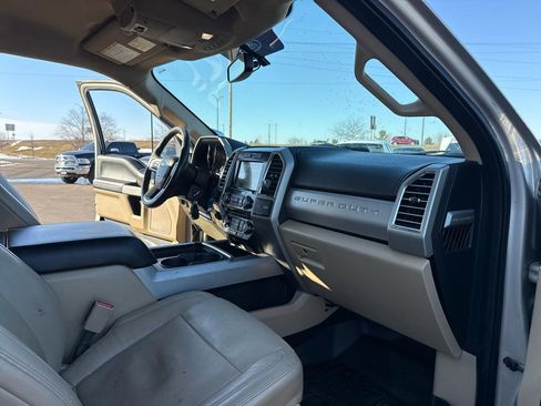 Used 2017 Ford F250 Lariat w/ Chrome Package image 43