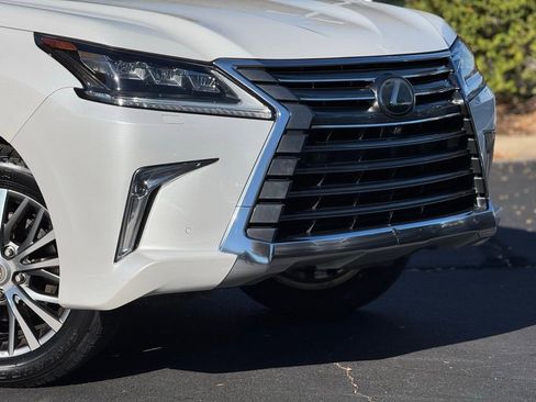Used 2019 Lexus LX 570 4WD image 7