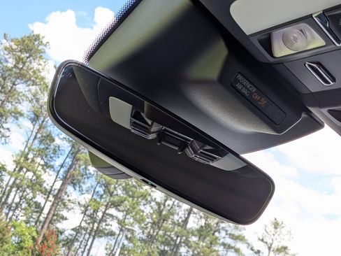 Certified 2026 Porsche Macan AWD/4WD image 18