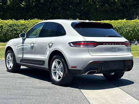 Certified 2025 Porsche Macan AWD/4WD image 3