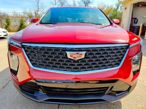 Used 2024 Cadillac XT4 Premium Luxury w/ Active Safety Package FWD image 7