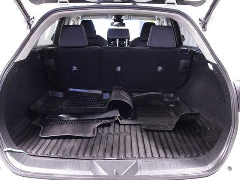 Used 2021 Toyota Venza LE image 21