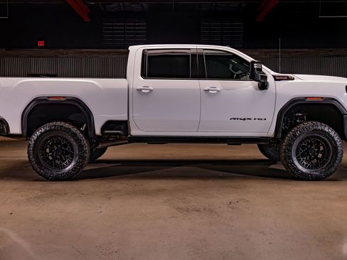 Used 2024 GMC Sierra 2500 AT4X AWD/4WD image 11