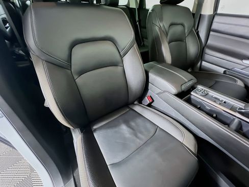 Used 2025 Nissan Pathfinder SL w/ SL Premium Package image 31