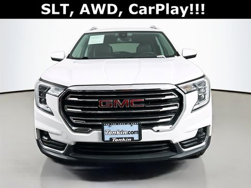 Used 2024 GMC Terrain SLT image 2