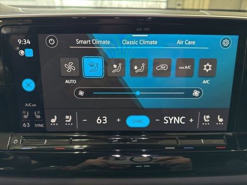 Certified 2024 Volkswagen Atlas Cross Sport SE image 17