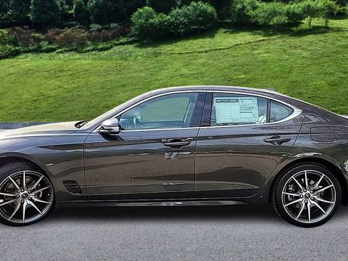 Used 2023 Genesis G70 2.0T image 5