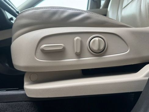 Used 2018 Buick Enclave Essence image 19