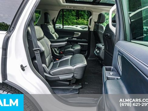 Used 2025 Ford Expedition Platinum AWD/4WD image 23