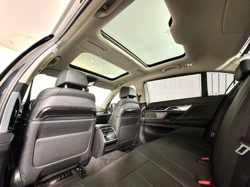 Used 2017 BMW 740i xDrive image 21
